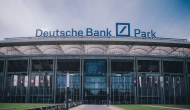 Έφοδος της αστυνομίας στην Deutsche Bank για ξέπλυμα χρήματος: Στο «κάδρο» ο Αμπράμοβιτς;