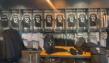 Οκτώ φανέλες στη μπουτίκ με τα ονόματα των αδικοχαμένων «αετόπουλων» (φωτο)