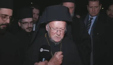 Συντετριμμένος ο Πατριάρχης Βαρθολομαίος επιισκέφθηκε την Τούμπα