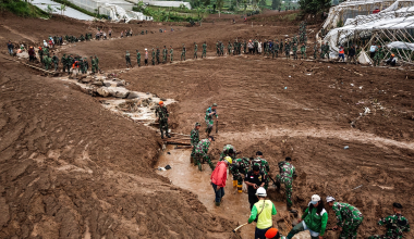 Ινδονησία: Τους 34 έφτασαν οι νεκροί από την κατολίσθηση σε χωριά κοντά στην Μπαντούνγκ