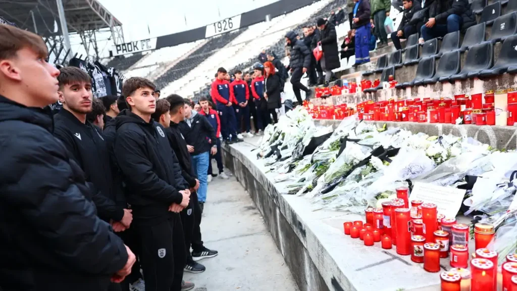 Η Κ19 του ΠΑΟΚ κράτησε ενός λεπτού σιγή για τους αδικοχαμένους φιλάθλους της