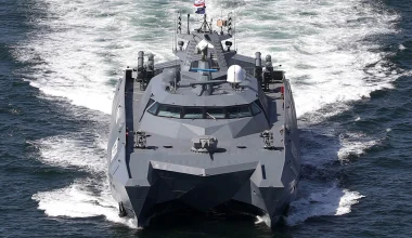 ΕΚΤΑΚΤΟ: Συγκέντρωση ιρανικών, ρωσικών και κινεζικών πλοίων στα Στενά του Ορμούζ απέναντι από τον αμερικανικό Στόλο