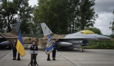 Η ρωσική ομάδα «Rubicon» κτύπησε με drone το πρώτο F-16 που παραδόθηκε στις ουκρανικές δυνάμεις από τις ΗΠΑ
