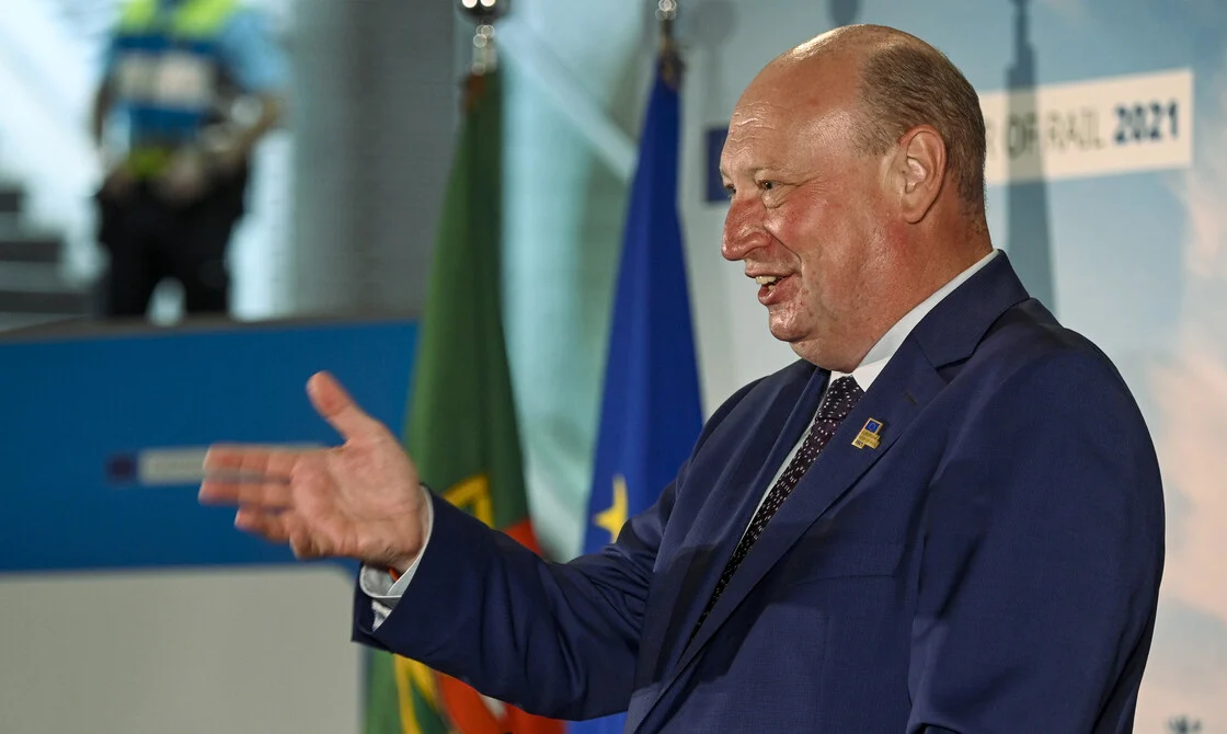 Νέο «Qatargate»: Απολύθηκε ο κορυφαίος αξιωματούχος της ΕΕ Χ.Χολολέι επειδή λάμβανε «δώρα» από το Κατάρ