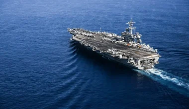 Το αμερικανικό αεροπλανοφόρο USS Abraham Lincoln διέκοψε όλες τις επικοινωνίες: Ετοιμάζεται για επίθεση στο Ιράν;