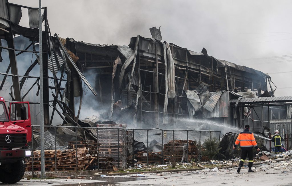 Ανείπωτος θρήνος από την έκρηξη στο «Βιολάντα» – Οι 5 κηδείες των άτυχων γυναικών: «Μαμά, σου πήραν άδικα τη ζωή»