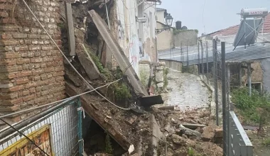 Κακοκαιρία Kristin: Κατέρρευσε σπίτι στην Πάτρα – Σε «ποτάμια» μετατράπηκαν οι δρόμοι στην Ηλεία (φωτο)