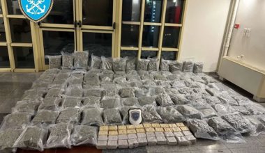 Πάτρα: Εντοπίστηκαν ναρκωτικά αξίας 900.000 ευρώ μέσα σε φορτηγό στο Ρίο – Δύο συλλήψεις (φώτο)