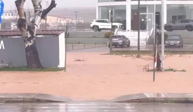 Σφοδρές βροχοπτώσεις και ισχυροί άνεμοι πλήττουν τον Έβρο: Πλημμύρισαν δρόμοι – Μαθητές εγκλωβίστηκαν σε σχολείο