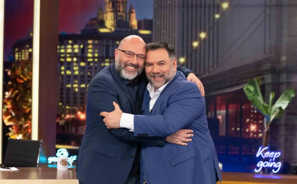 Αυτή είναι η επιθυμία των Σάκη και Γρηγόρη Αρναούτογλου για την κηδεία της μητέρας τους