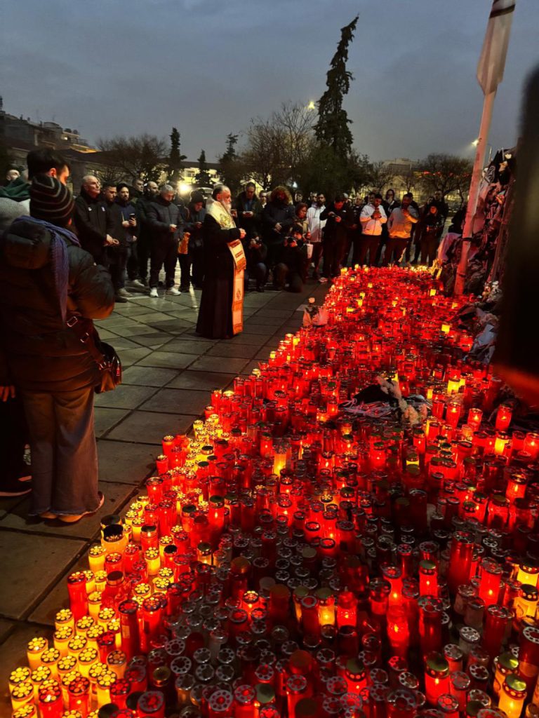 Θεσσαλονίκη: Συγκίνηση στο τρισάγιο στη Τούμπα για τους επτά φιλάθλους του ΠΑΟΚ – Δείτε εικόνες