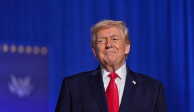 Ν.Τραμπ κατά Τ.Πάουελ: «Είναι ανόητος – Ακόμα και αυτός παραδέχεται ότι ο πληθωρισμός δεν αποτελεί πλέον πρόβλημα»