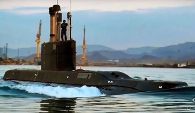 Το Ιράν ξεκίνησε την ανάπτυξη υποβρυχίων στα Στενά του Ορμούζ