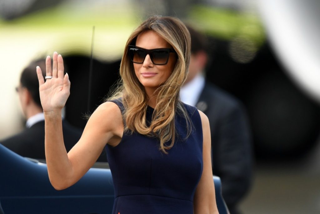 Η εντυπωσιακή εμφάνιση της Μ.Τραμπ στην πρεμιέρα του ντοκιμαντέρ της που «μαγνήτισε» τα βλέμματα (φωτο)