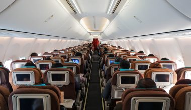 «Ούτε τα πουλιά δεν προσγειώνονται έτσι»: Οι ατάκες Έλληνα πιλότου που έγιναν viral (βίντεο)