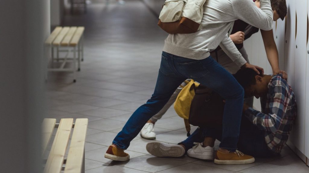 Αίγιο: Συνελήφθη 15χρονος που γρονθοκόπησε 13χρονο σε σχολείο