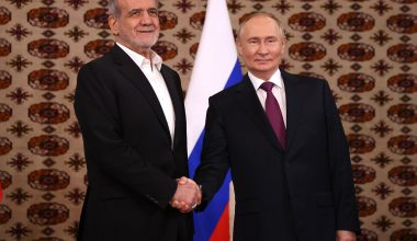 ΕΚΤΑΚΤΟ: Ο πρόεδρος του Ιράν Μασούντ Πεζεσκιάν συναντάται στην Μόσχα με τον Β.Πούτιν