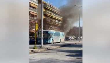 Θεσσαλονίκη: Στις φλόγες «τυλίχθηκε» αστικό λεωφορείο – Δείτε βίντεο