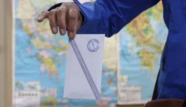 Δημοσκόπηση Opinion Poll: Πόσους ψήφους «αντλούν» τα κόμματα Μ.Καρυστιανού και Α.Τσίπρα από το ΠΑΣΟΚ