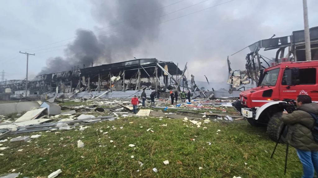 Διάλογος «φωτιά» εργαζομένου στη «Βιολάντα» με υπεύθυνο βάρδιας 3 ώρες πριν την έκρηξη: «Σου μυρίζει κάτι;»