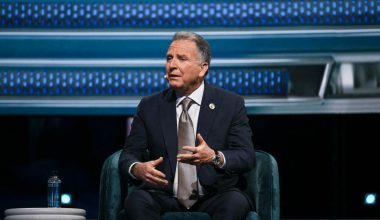 Σ.Γουίτκοφ: «Η Ρωσία επιδιώκει να εργαστεί για την ειρήνη στην Ουκρανία»