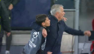 Φ.Κούνια: Το ball boy της Μπενφίκα περιγράφει τους πανηγυρισμούς με τον Ζ.Μουρίνιο – «Μου είπε “πάμε παιδί μου”»