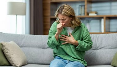 Επίμονος βήχας: Ποιες οι αιτίες και ο τρόπος αντιμετώπισης