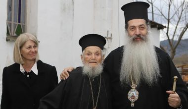 Δομοκός : Ιερέας 100 χρονών συνεχίζει να λειτουργεί