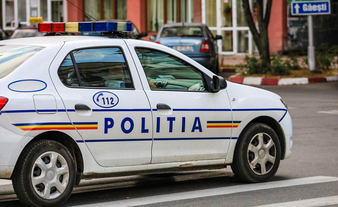 Ρουμανία: Η στιγμή που παράνομοι μετανάστες από το Νεπάλ μεθάνε σε μπαρ και καταστρέφουν τα έπιπλα (βίντεο)