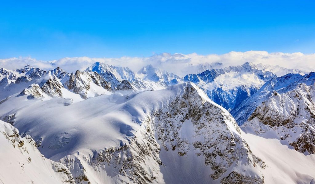 Τραγωδία στις γαλλικές Άλπεις: Νεκρός 33χρονος σκιέρ που παρασύρθηκε από χιονοστιβάδα στη Σερβιέρ