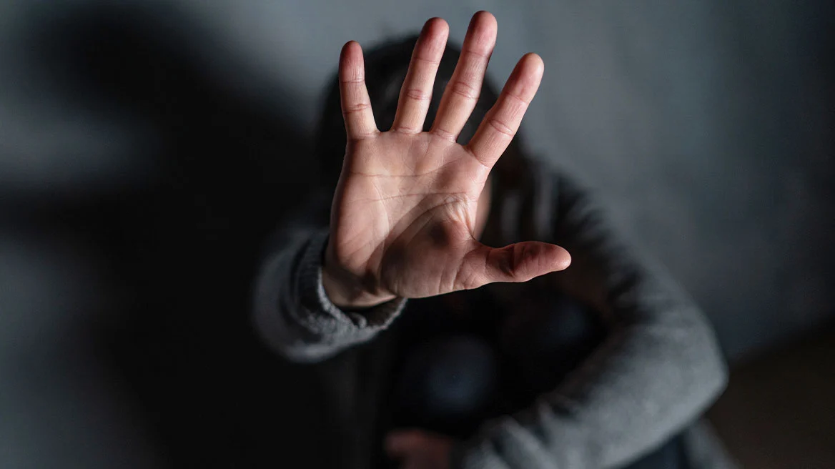 Κρήτη: Θύμα άγριου ξυλοδαρμού από δύο ανήλικους έπεσε 16χρονος στον Άγιο Νικόλαο