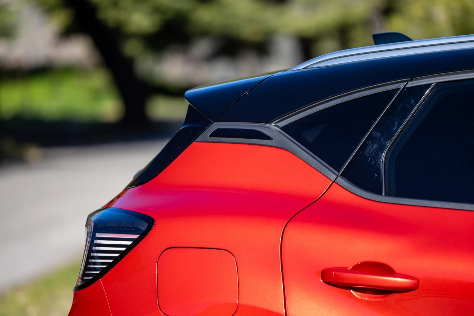 Φουλ υβριδικό SUV με 160 PS, αυτονομία 1.000 km και 28 ADAS κάτω από €25.500