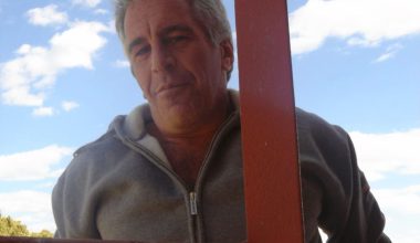 Τ.Επστάιν: Στο «φως» βίντεο που τον δείχνει να αποκαλεί τον εαυτό του «σεξουαλικό αρπακτικό πρώτης κατηγορίας»!