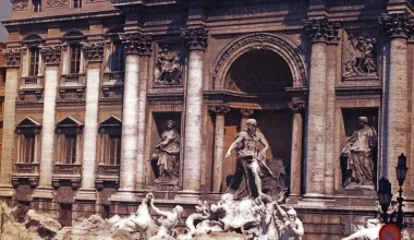 Ιταλία: Σε ισχύ από σήμερα για τους τουρίστες εισιτήριο 2 ευρώ για να δουν το σιντριβάνι της «Φοντάνα ντι Τρέβι»