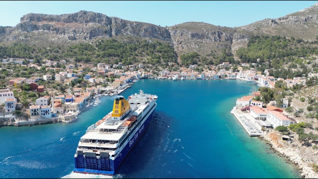 Παραλίγο τραγωδία στην Μεγίστη: Πλοίο χτύπησε στη προβλήτα κατά την πρόσδεση