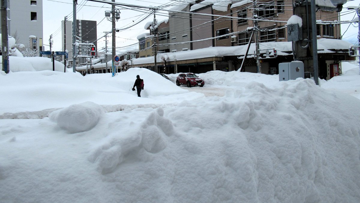 Βίντεο: Τουλάχιστον 30 νεκροί από τις σφοδρές χιονοπτώσεις στην Ιαπωνία – Στους δρόμους ο Στρατός