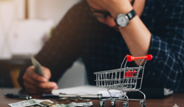 Εκτός τόπου & χρόνου: 6 στους 10 δεν βγάζουν το μήνα ενώ το ΥΠΟΙΚ πανηγυρίζει για τον ψηφιακό μετασχηματισμό!