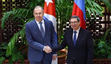 Η Ρωσία ανακοίνωσε πως διαγράφει 30 δισ. δολάρια από το χρέος της Κούβας