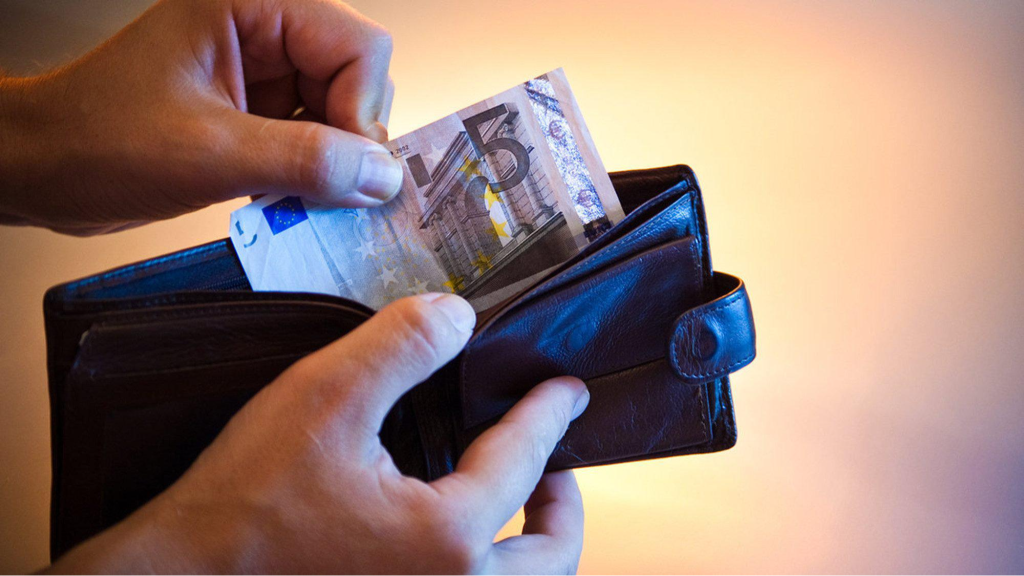 Μισθοί «πείνας» στην Ελλάδα: Τρεις στους δέκα εργαζόμενους έχουν μεικτές αποδοχές κάτω ή στα όρια του κατώτατου!