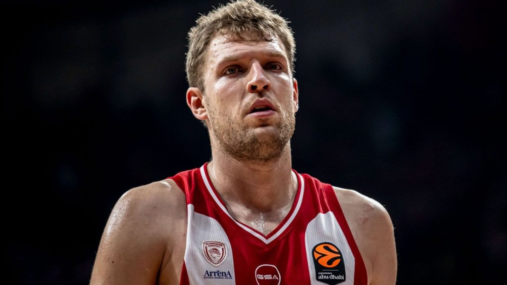 Με χρηματικό πρόστιμο από τη ΔΕΑΒ τιμωρήθηκαν Ολυμπιακός και Σ.Βεζένκοβ για τα όσα έγιναν στο ματς με τον Κολοσσό