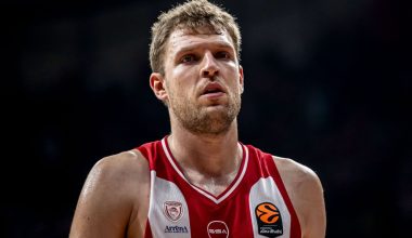 Με χρηματικό πρόστιμο από τη ΔΕΑΒ τιμωρήθηκαν Ολυμπιακός και Σ.Βεζένκοβ για τα όσα έγιναν στο ματς με τον Κολοσσό