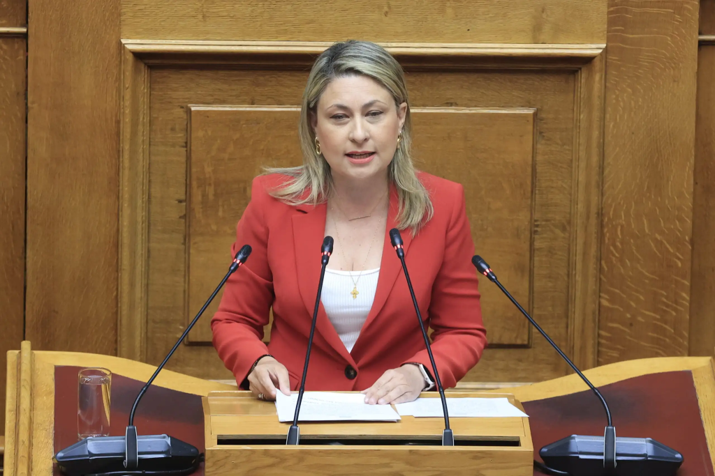 Μετά το «άδειασμα» από τον Κ.Μητσοτάκη η Χ.Αλεξοπούλου ζητάει συγγνώμη για το «τζάμπα πέθανε»