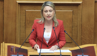 Μετά το «άδειασμα» από τον Κ.Μητσοτάκη η Χ.Αλεξοπούλου ζητάει συγγνώμη για το «τζάμπα πέθανε»