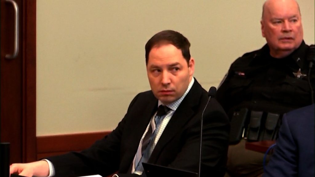 ΗΠΑ: Πρώην πράκτορας της IRS σκότωσε τη σύζυγό του & άλλον έναν άνδρα με τη βοήθεια της νταντάς – ερωμένης του