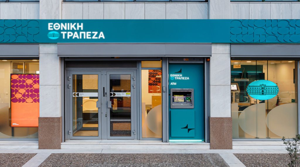 Η Εθνική Τράπεζα ξεκινά την αντικατάσταση των απλών χρεωστικών με άλλες που έχουν ετήσια χρέωση 6 ευρώ!