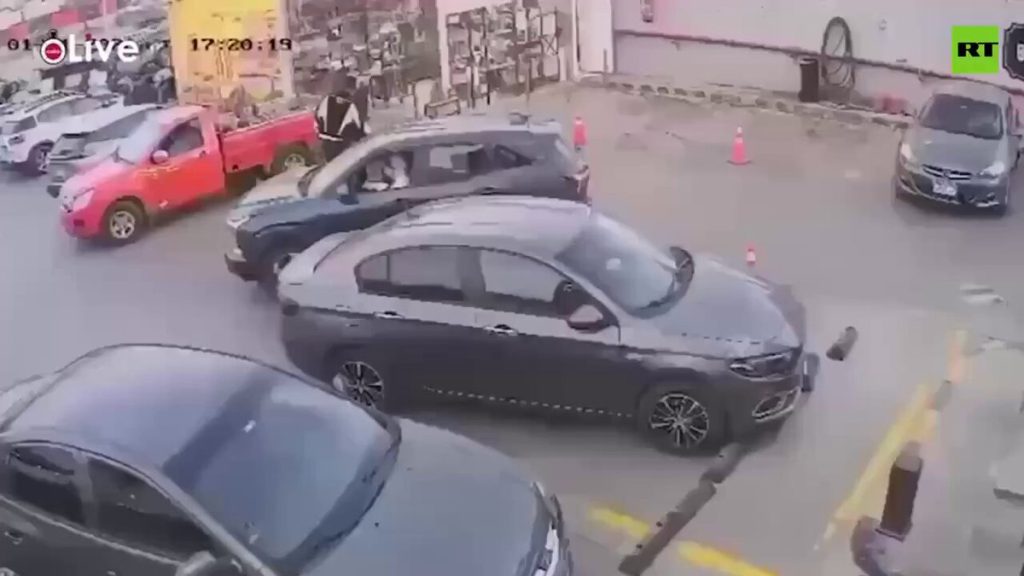 Βίντεο: Η στιγμή που βενζινάδικο στο Κάιρο «βυθίζεται» σε τρύπα βάθους 15 μέτρων