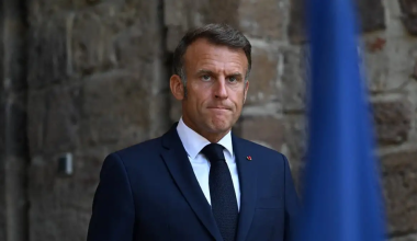 «Άντεξε» η κυβέρνηση του Ε.Μακρόν: Καταψηφίστηκαν οι προτάσεις μομφής στη Γαλλία