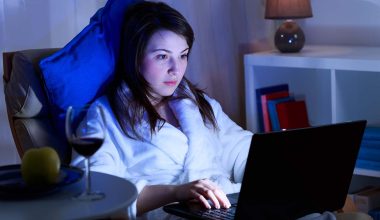 Νέα μελέτη για τα… «νυχτοπούλια»: Όσοι ξενυχτάνε έχουν χειρότερη καρδιαγγειακή υγεία