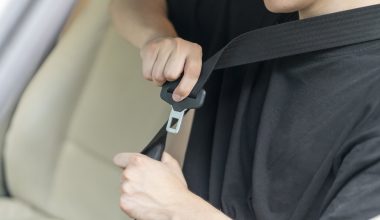 «Τσουχτερό» το πρόστιμο για τη μη χρήση ζώνης στα πίσω καθίσματα – Τι προβλέπει ο ΚΟΚ