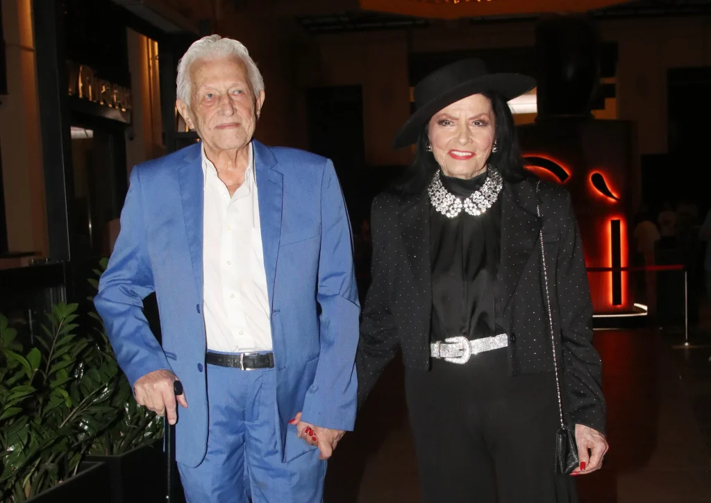 Ζ.Σαπουντζάκη: Δεν παρευρέθηκε στην κηδεία του συντρόφου της Πύρρου Αναγνωστόπουλου